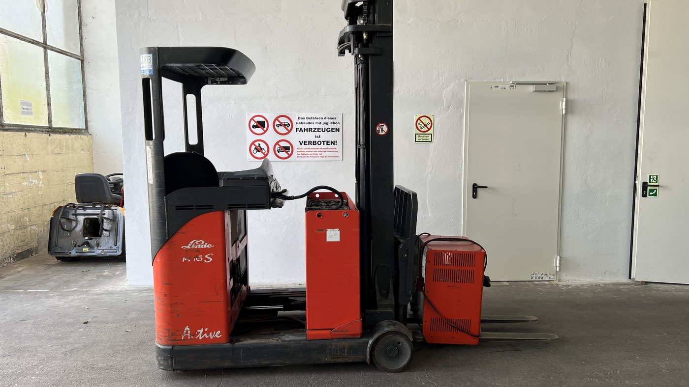 Linde R16 S Schubmaststapler – Seitenansicht