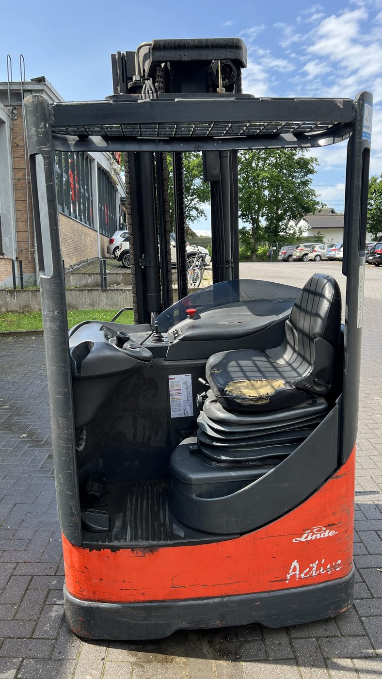 Linde R16 S – Fahrerplatz von vorne