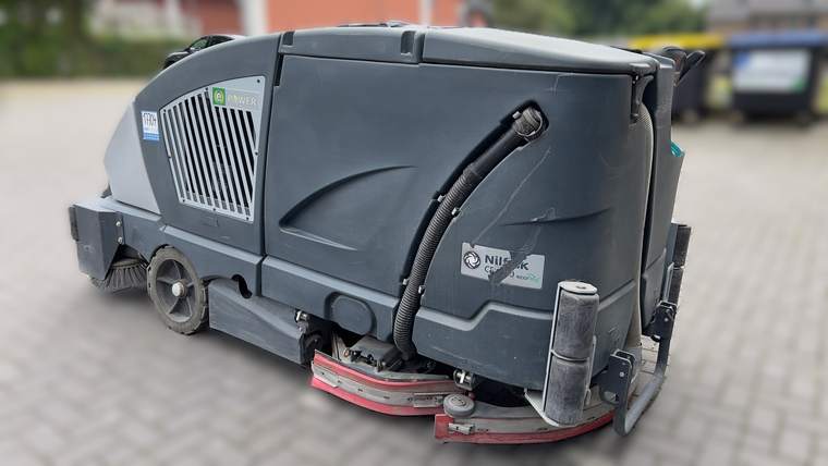 Nilfisk CS7000 – Front mit Kehrwalzen